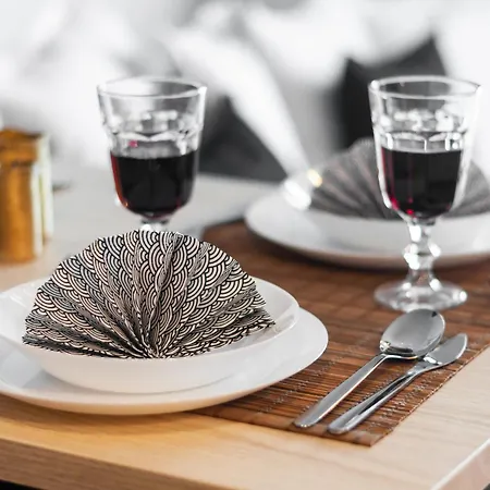 Jana Kazimierza 50 *